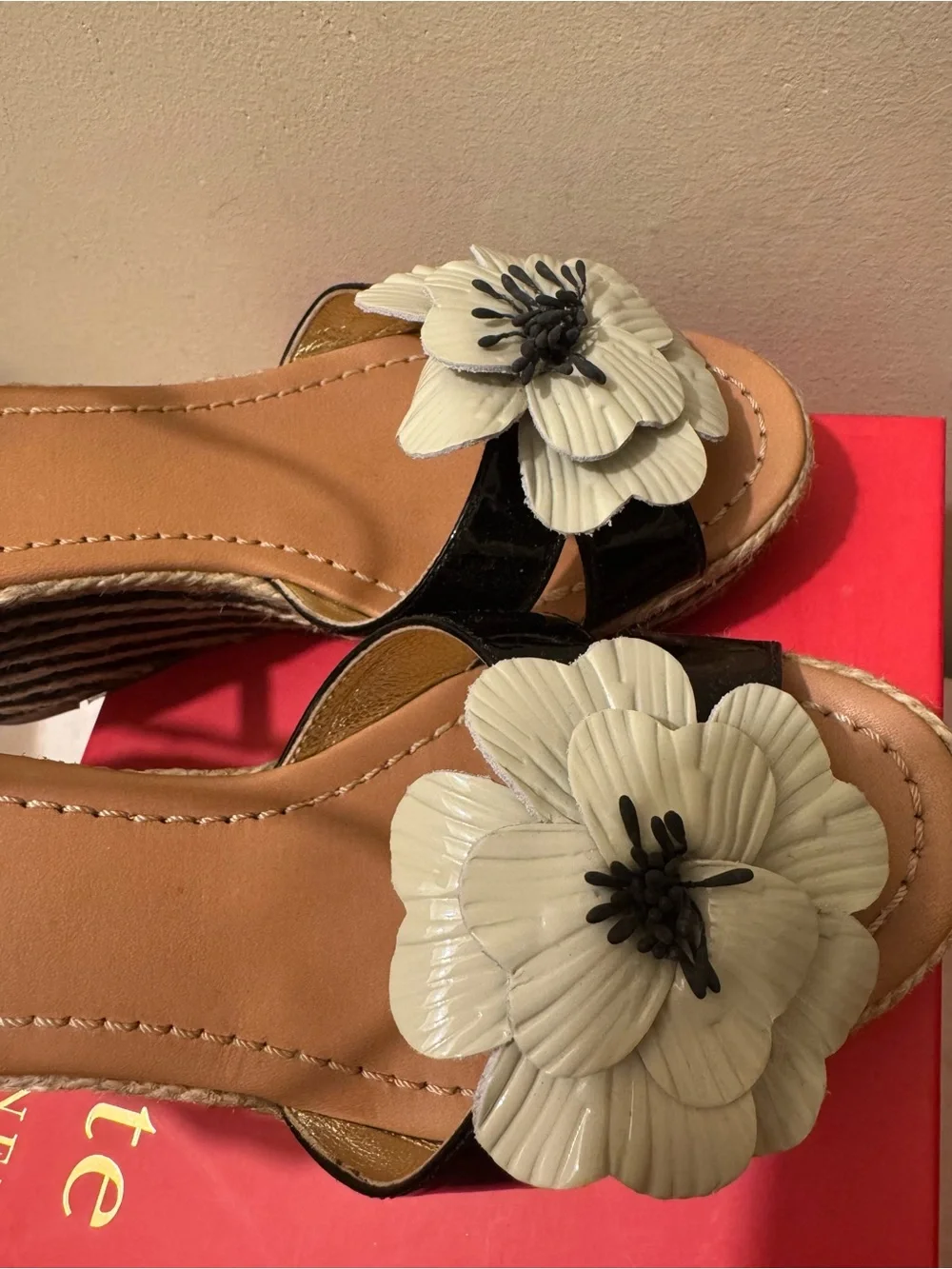 Vintage 2011 Kate Spade Darling Flower Wedge Espadrille Sandals Black Patent EUC
